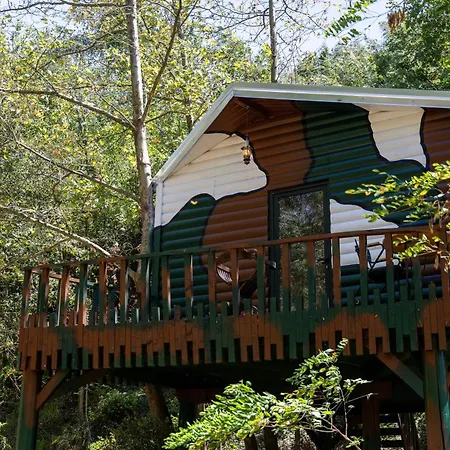 Kazerma E Cerenit מלון Surrel