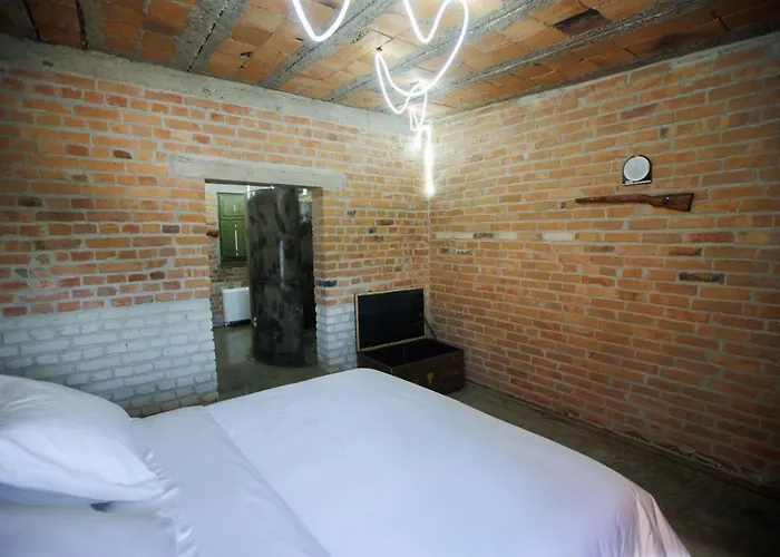 Kazerma E Cerenit 3* Surrel