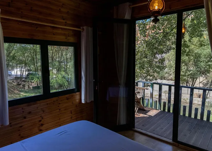 Kazerma E Cerenit Hotel Surrel