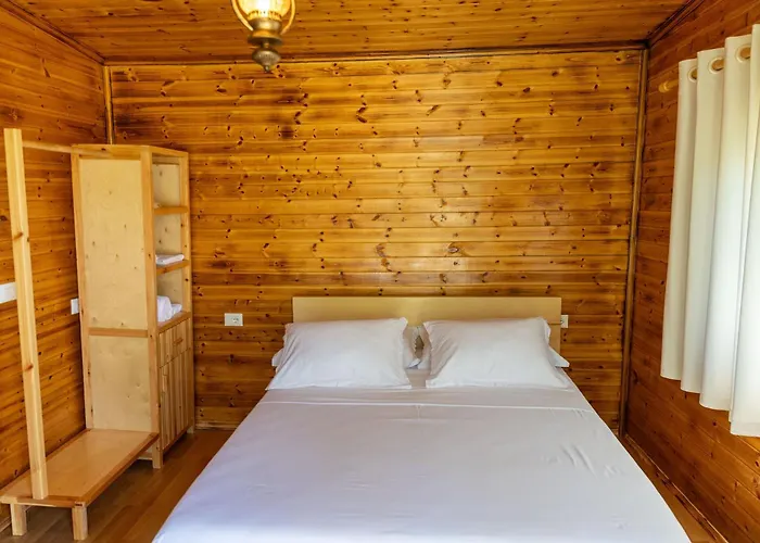 Kazerma E Cerenit 3* Surrel