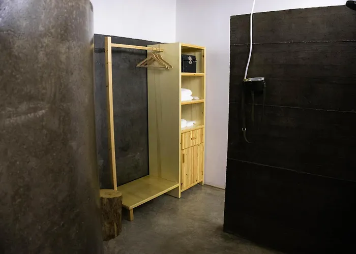 Hotel Kazerma E Cerenit Surrel