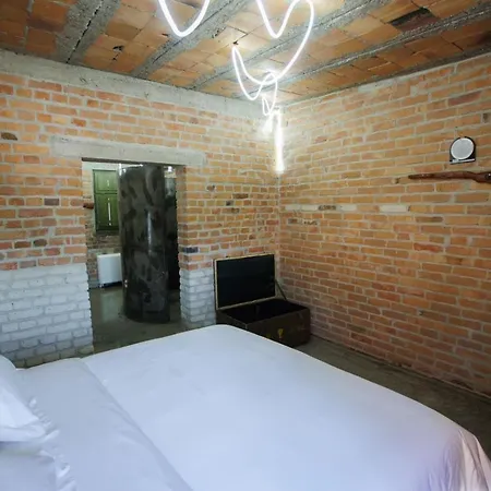 Kazerma E Cerenit 3* Surrel