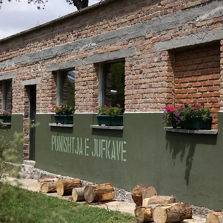 Kazerma E Cerenit Hotel Surrel