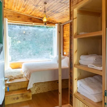 Hotel Kazerma E Cerenit Surrel