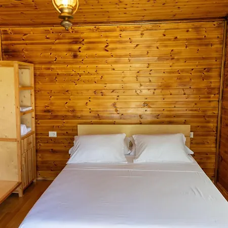 Kazerma E Cerenit 3* Surrel