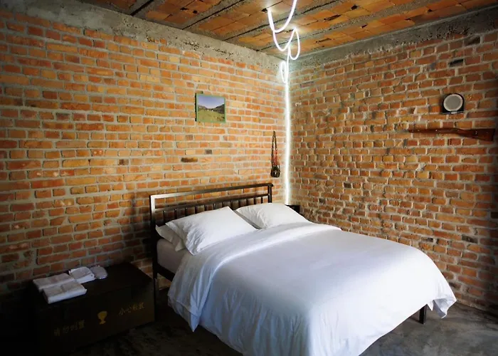 Kazerma E Cerenit Hotel Surrel