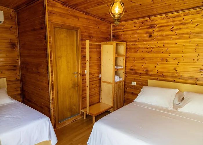 Hotel Kazerma E Cerenit Surrel