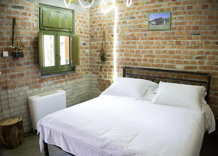 Kazerma E Cerenit Hotel Surrel